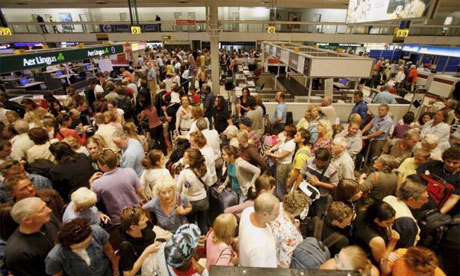 Snow, Cold Disrupt European Travel as Airlines Cancel Flights